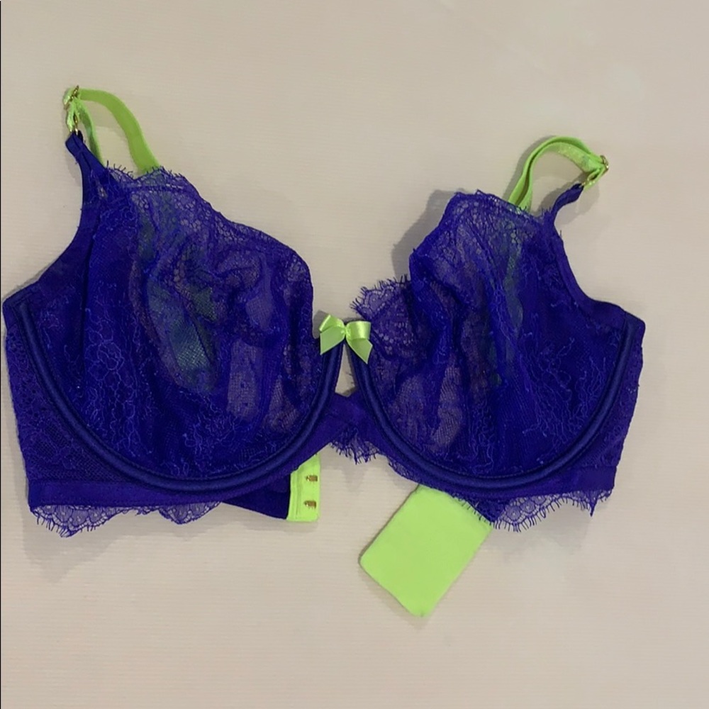 Victoria’s SecretVery Sexy Unlined Demi Lace Bra